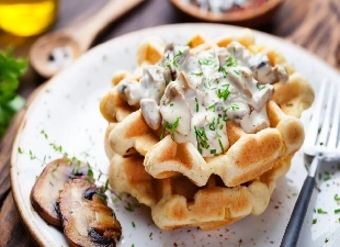 Gaufres salées aux champignons à la crème