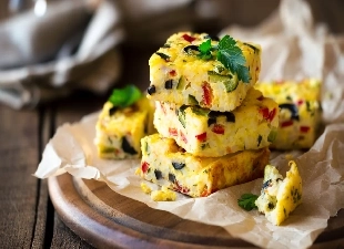 Frittata de riz aux légumes et olives